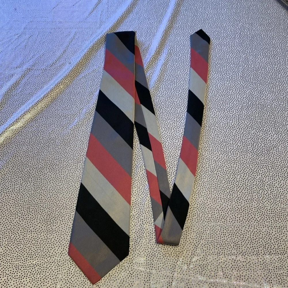 All Dacron men’s tie in excellent condition